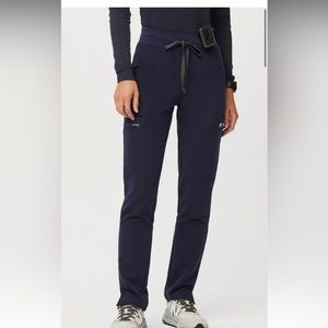 Navy petite scrub pants size small. In good condition